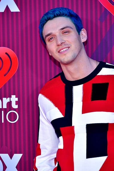 Terjemahan Fake – Lauv & Conan Gray lirik, makna, kosakata, dan review | terjemahan-review-lagubarat.blogspot.com