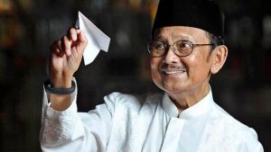 Contoh biografi BJ Habibie